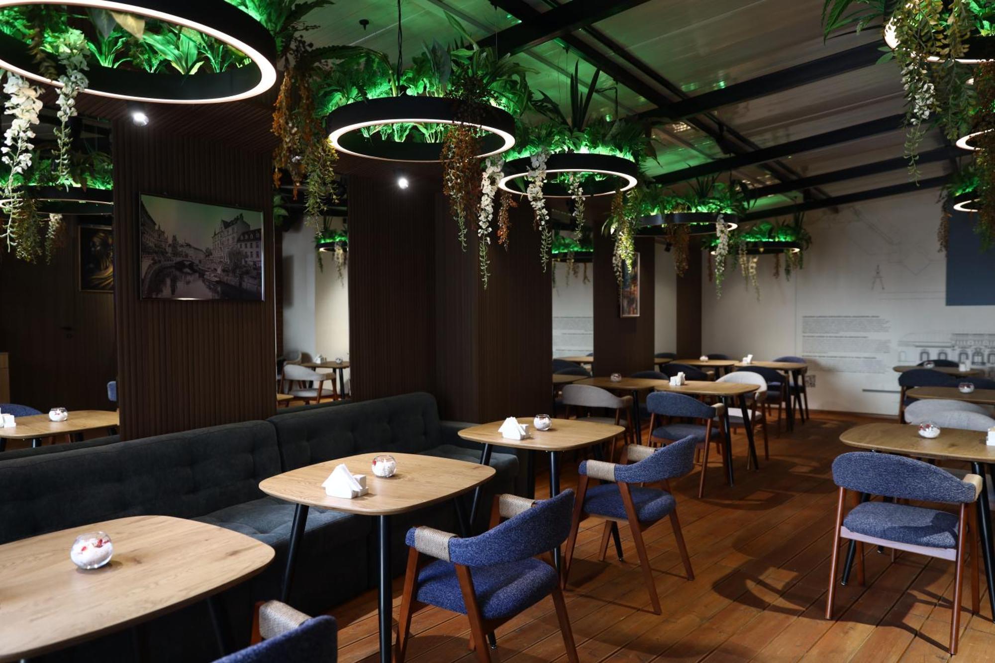 Graphica Tbilisi Hotel ภายนอก รูปภาพ