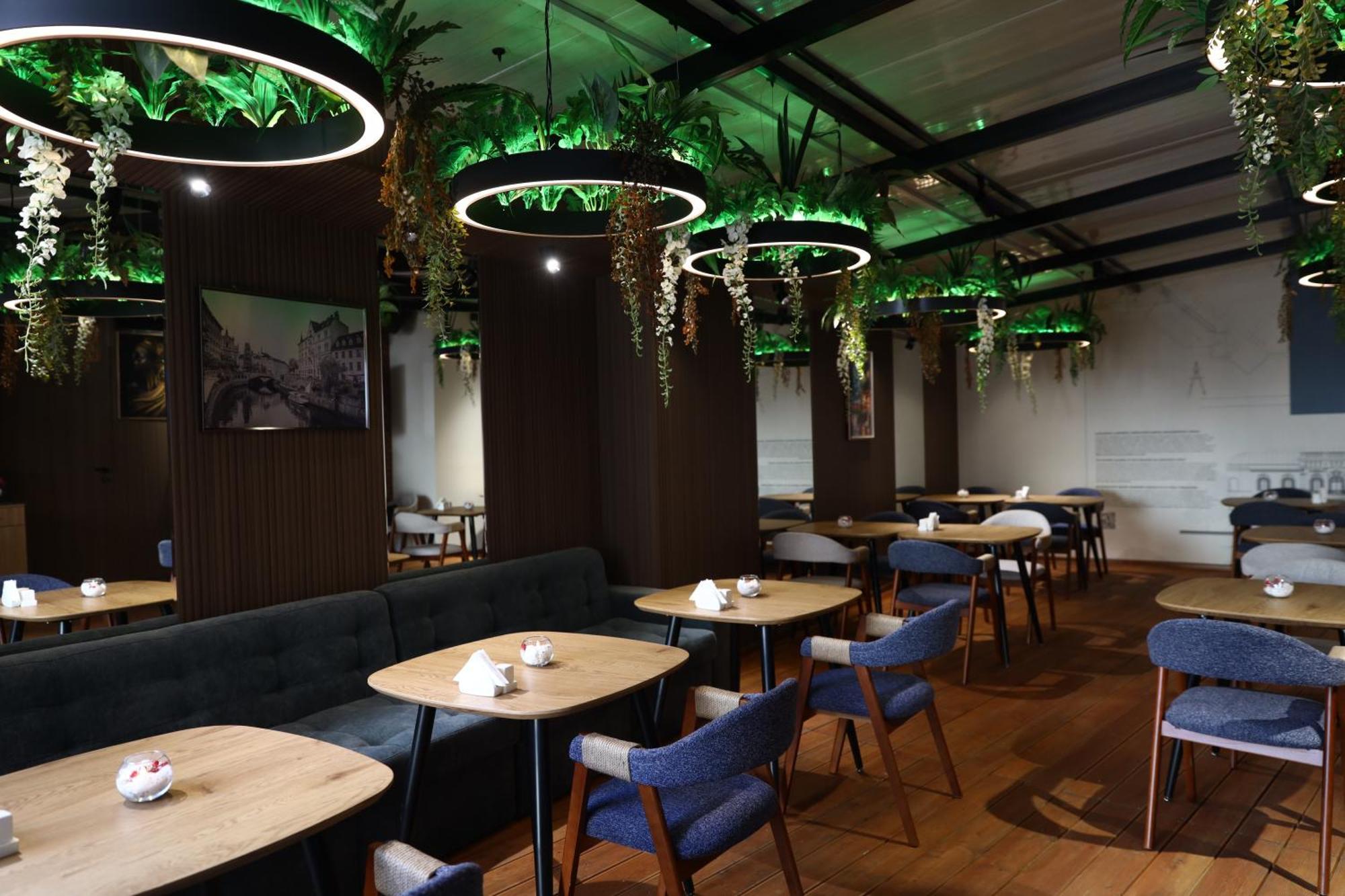 Graphica Tbilisi Hotel ภายนอก รูปภาพ
